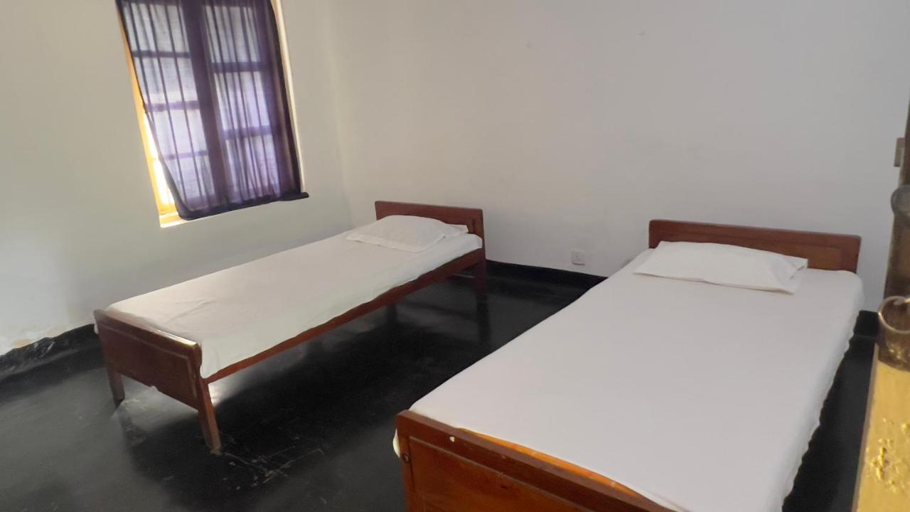 Resthouse Vavuniya Hotel Bagian luar foto