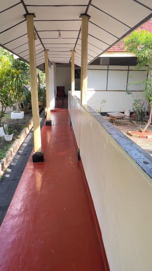 Resthouse Vavuniya Hotel Bagian luar foto
