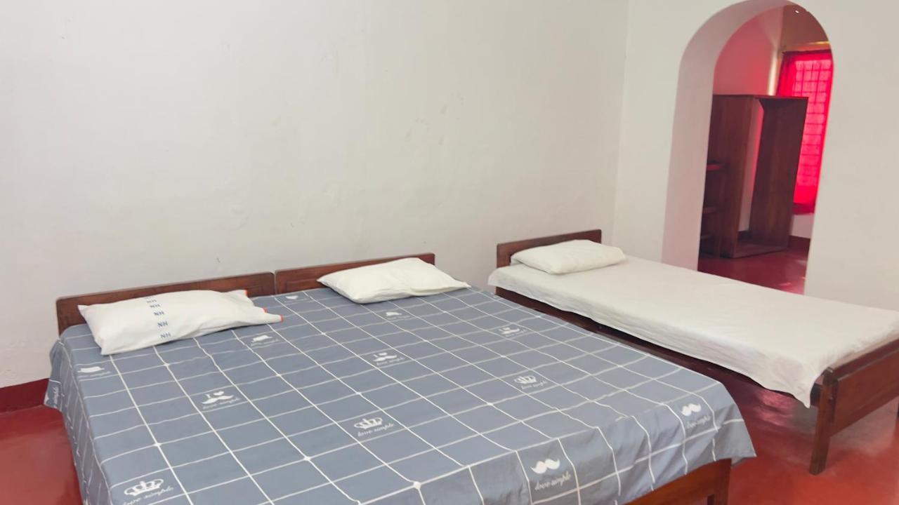 Resthouse Vavuniya Hotel Bagian luar foto