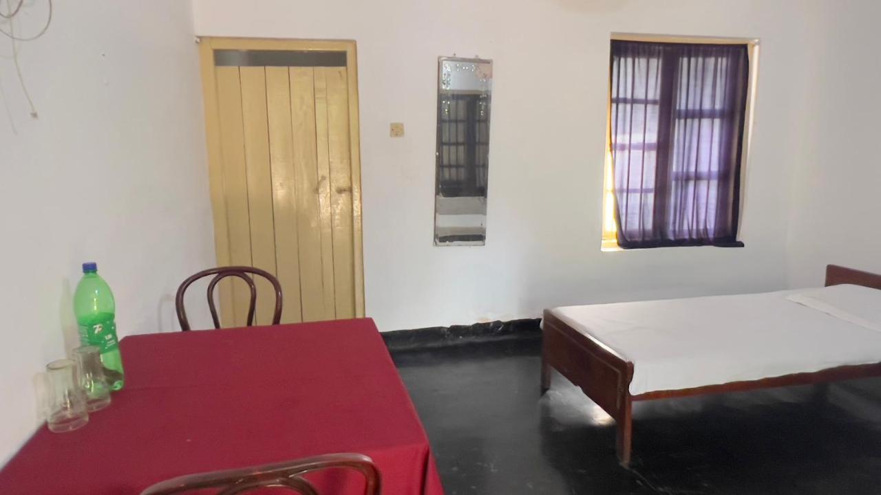 Resthouse Vavuniya Hotel Bagian luar foto