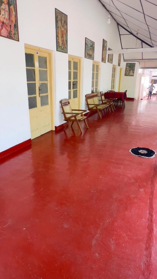 Resthouse Vavuniya Hotel Bagian luar foto